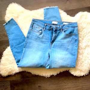 Frayed hem High Rise Skinny Jeans